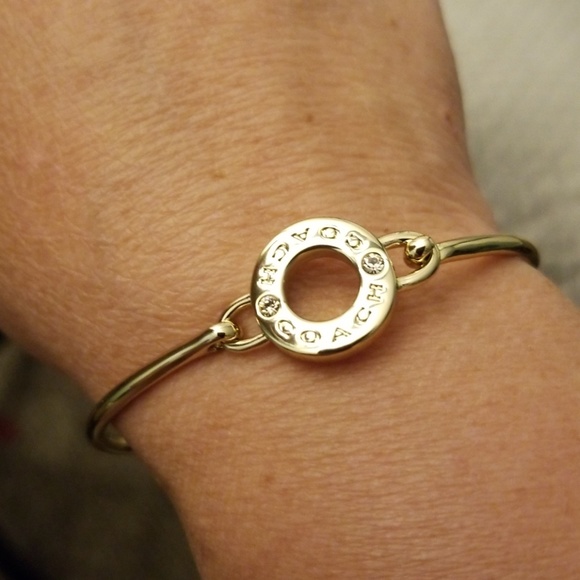 New Coach Gold Open Circle Pave Hook Bangle Bracelet - Picture 2 of 9